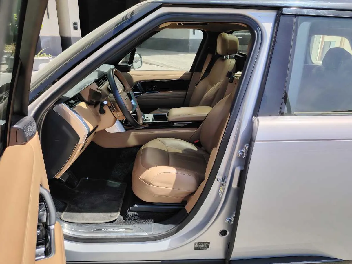Car image 12