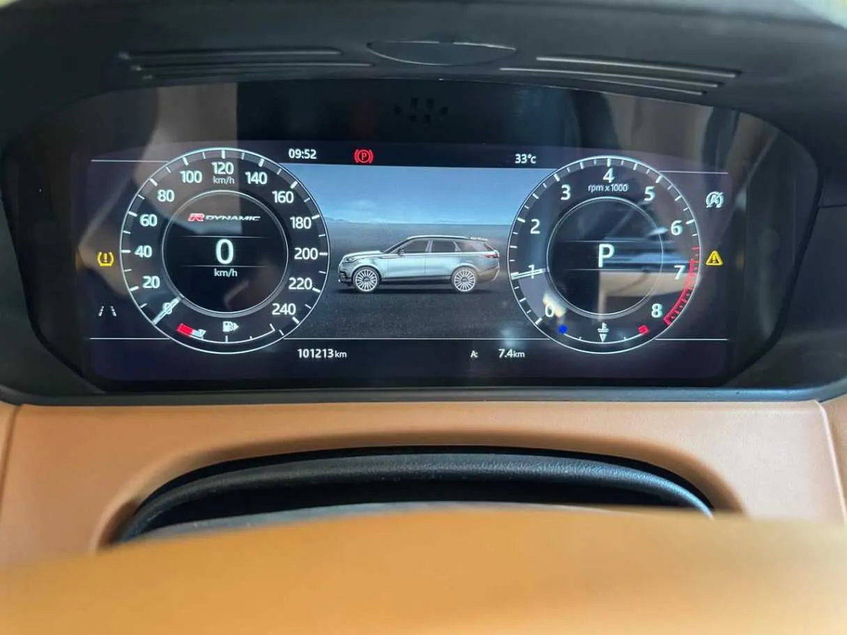 Car image 17