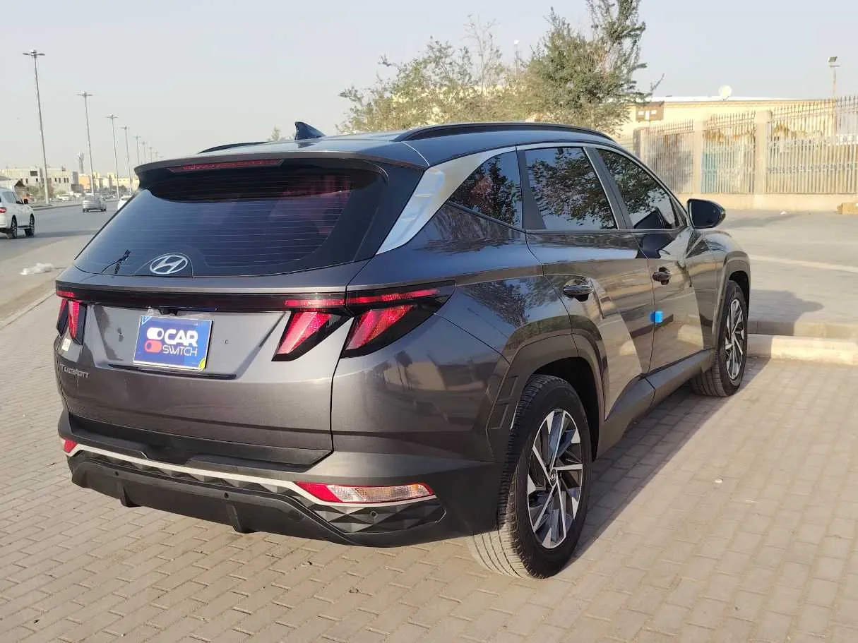 Car image 5