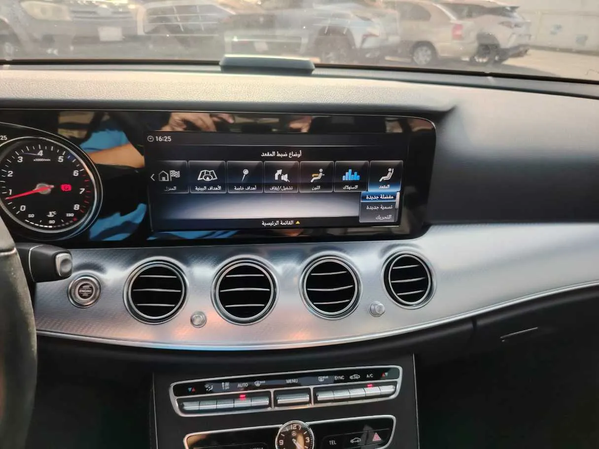 Car image 27