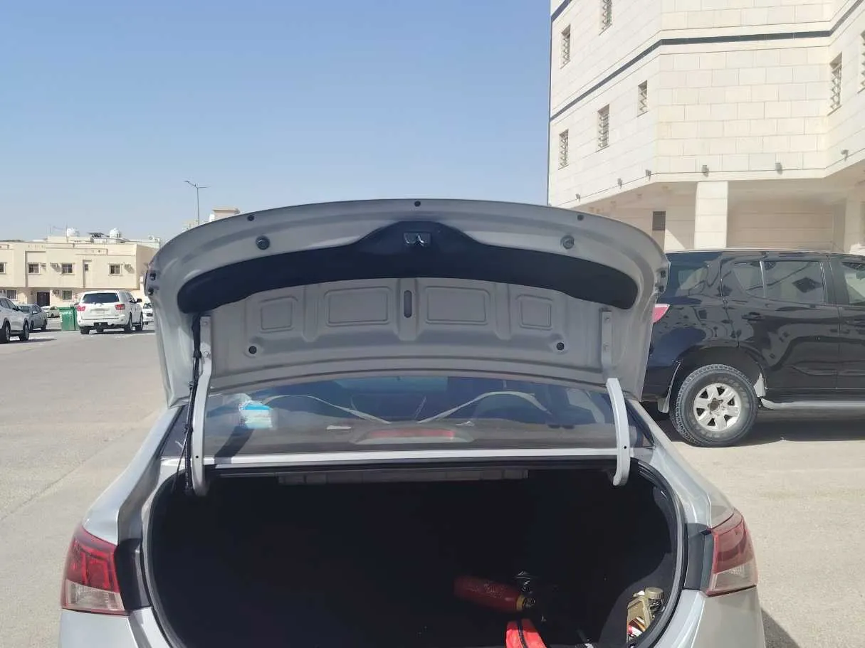 Car image 23