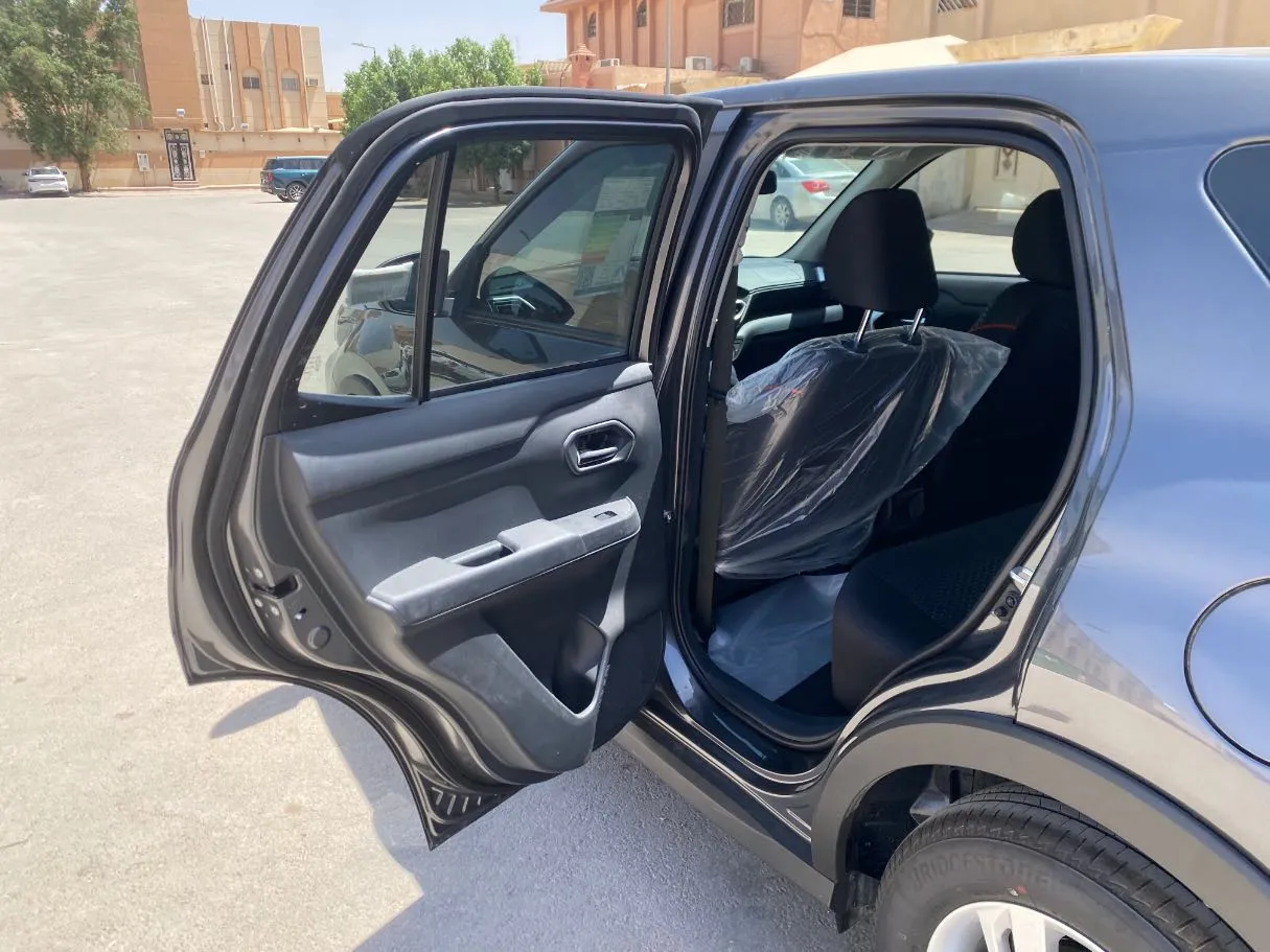 Car image 12