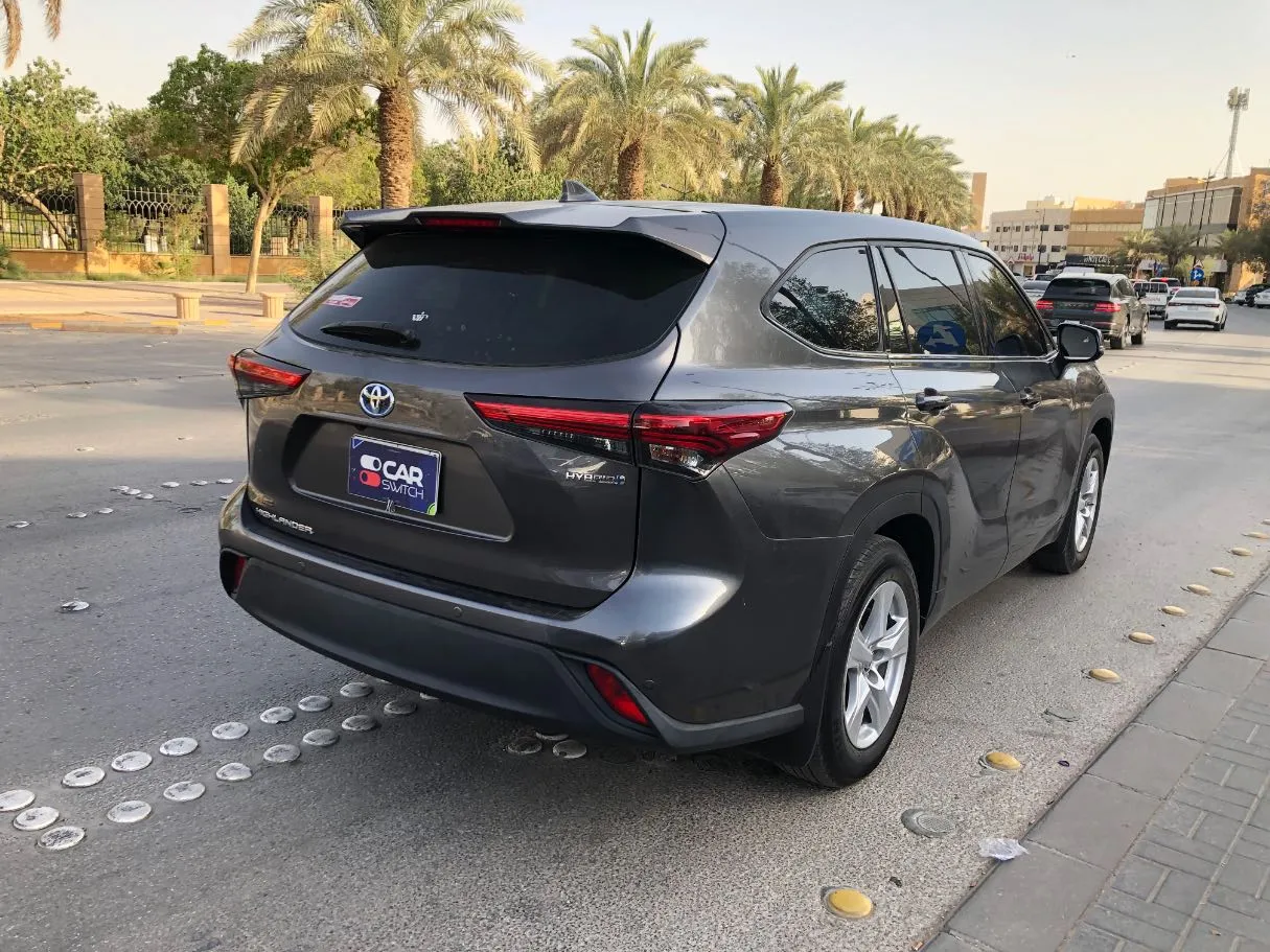 Car image 5