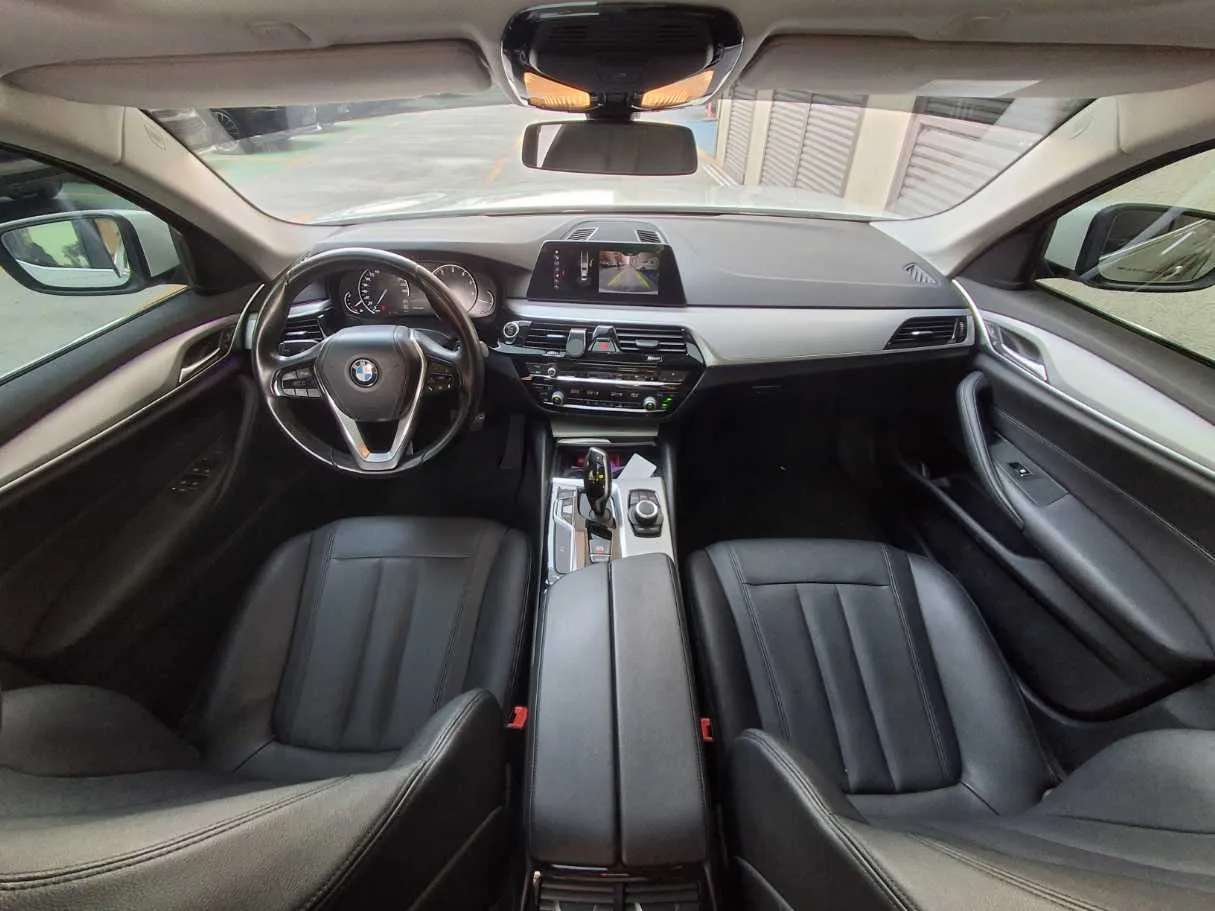 Car image 16