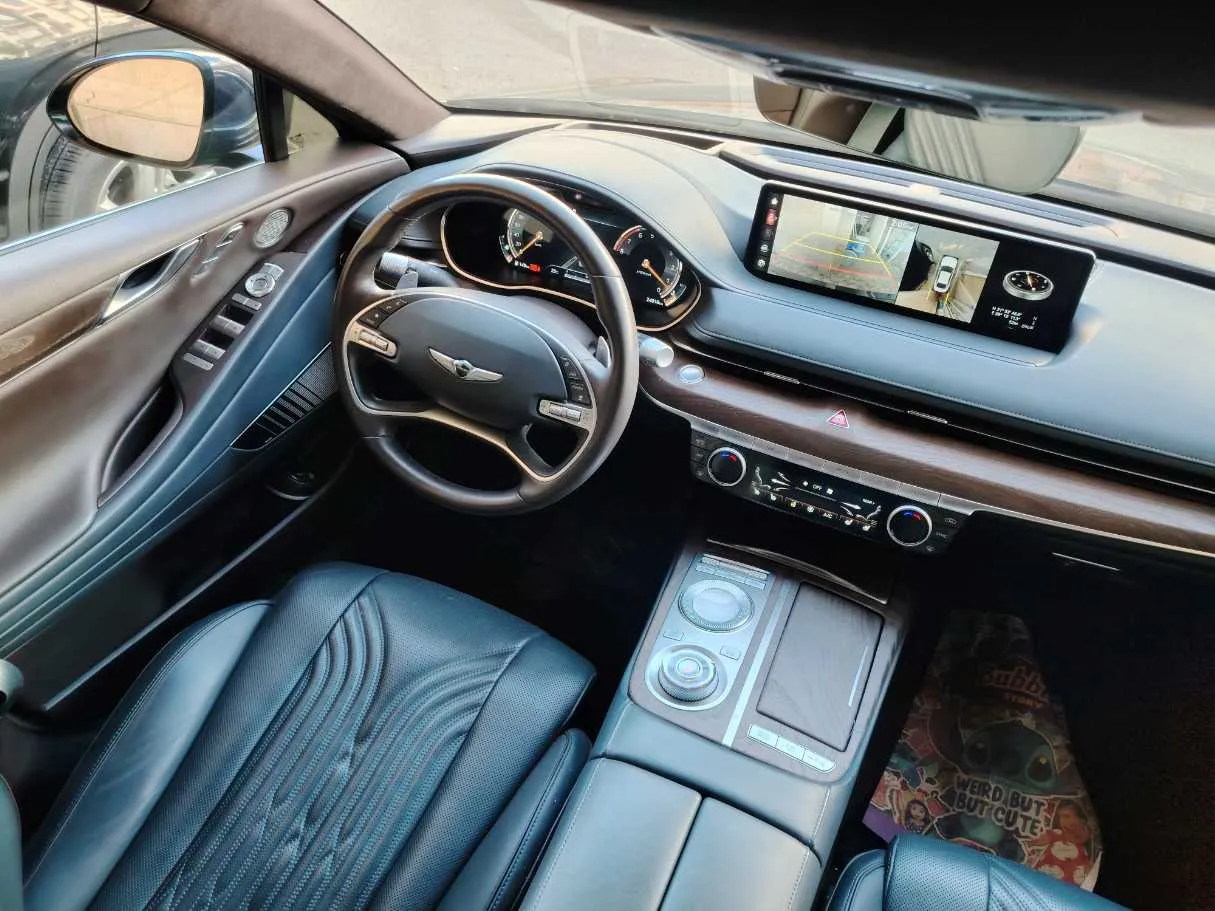 Car image 20