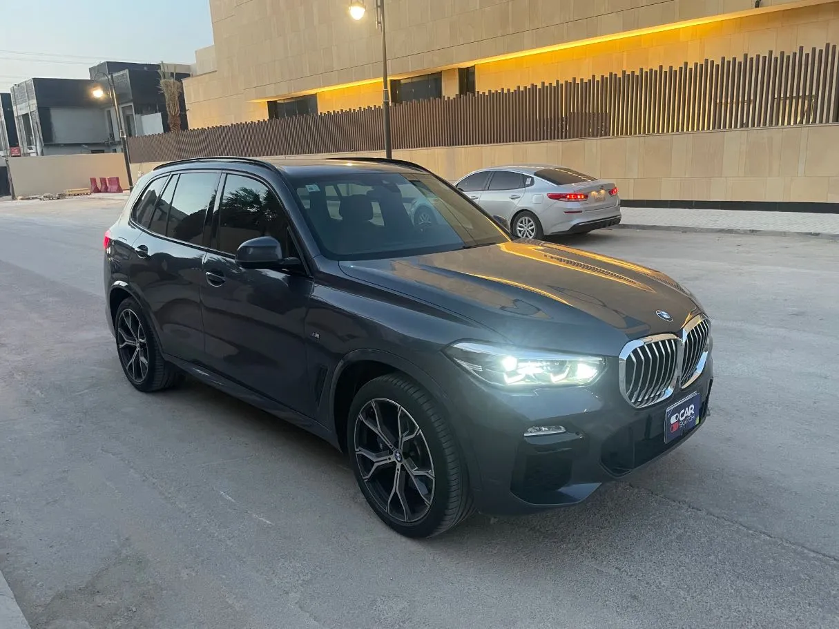 Car image 3