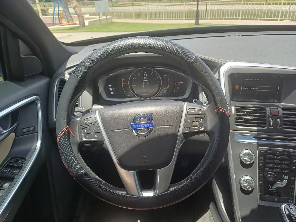 Car image 17