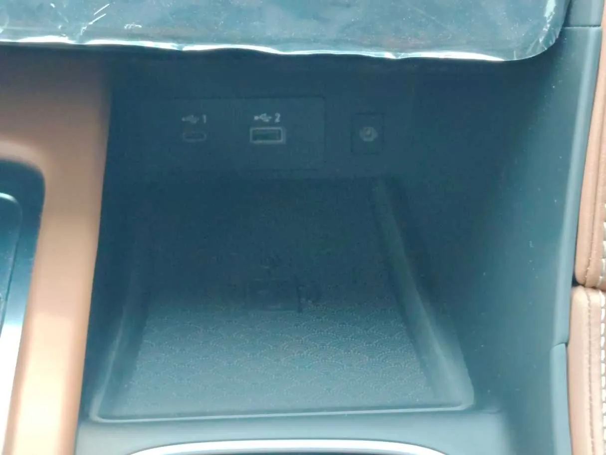 Car image 40