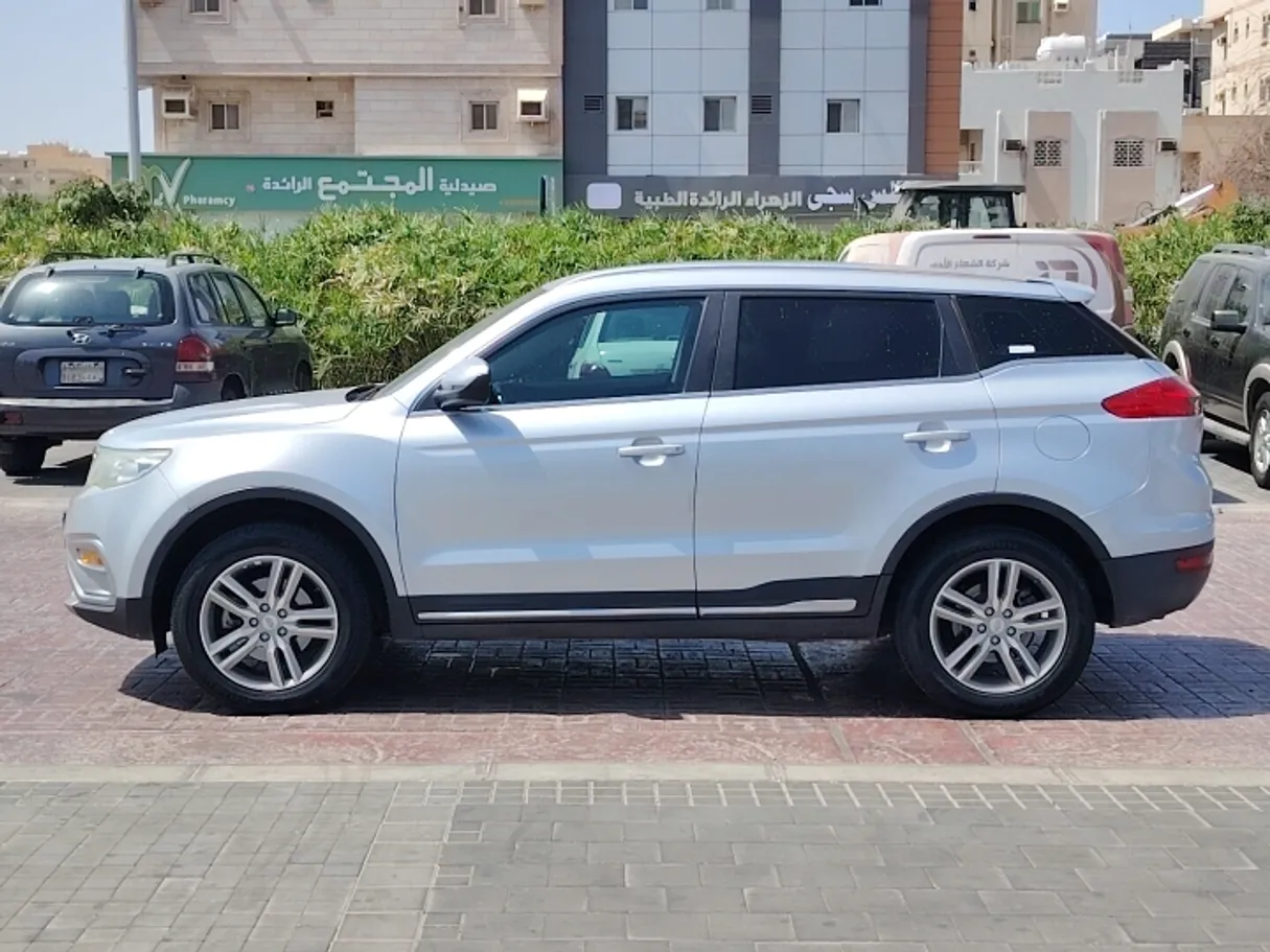 Car image 8