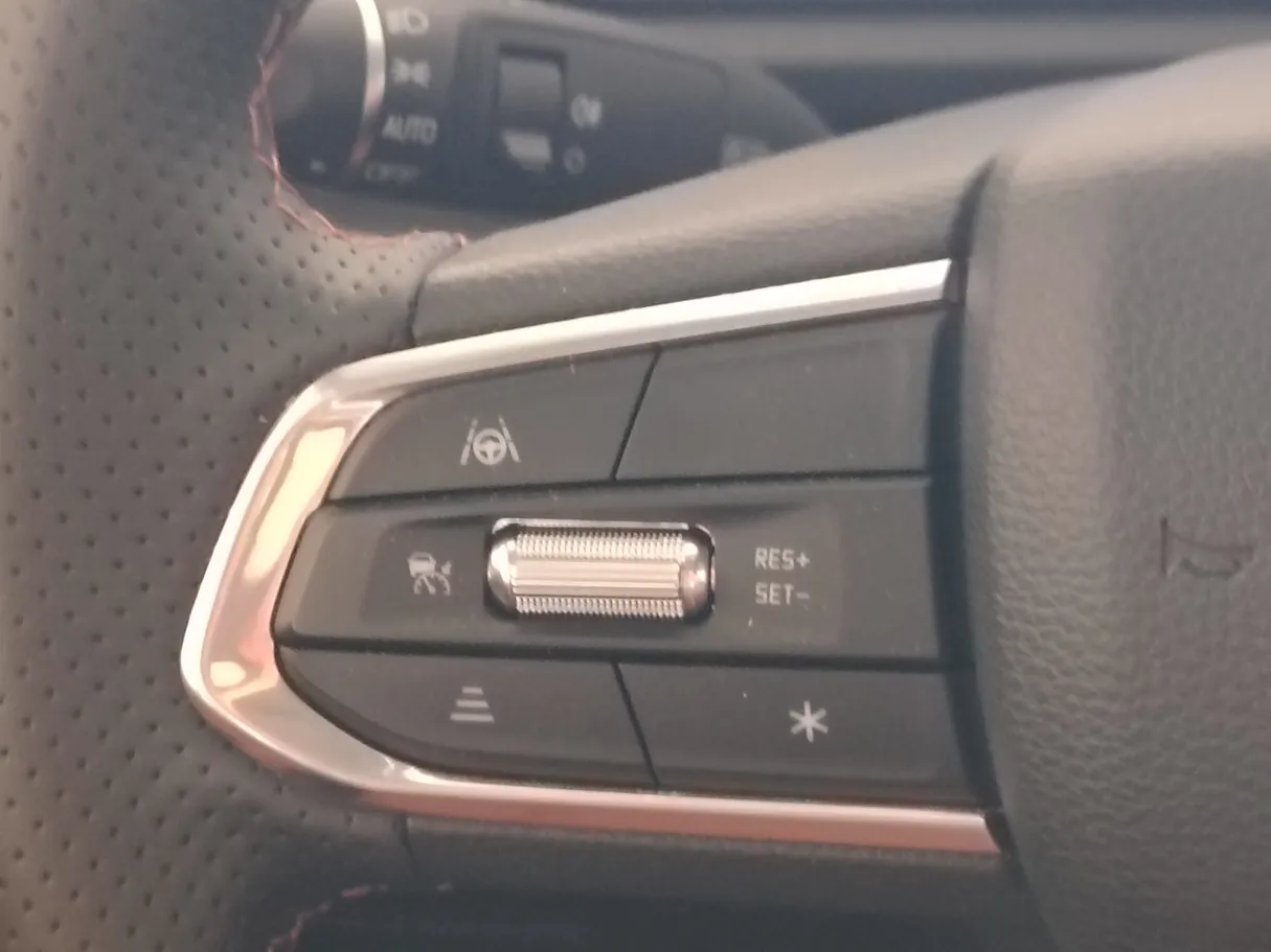 Car image 27
