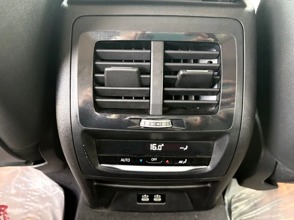Car image 29