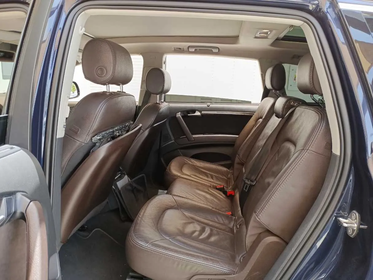Car image 13