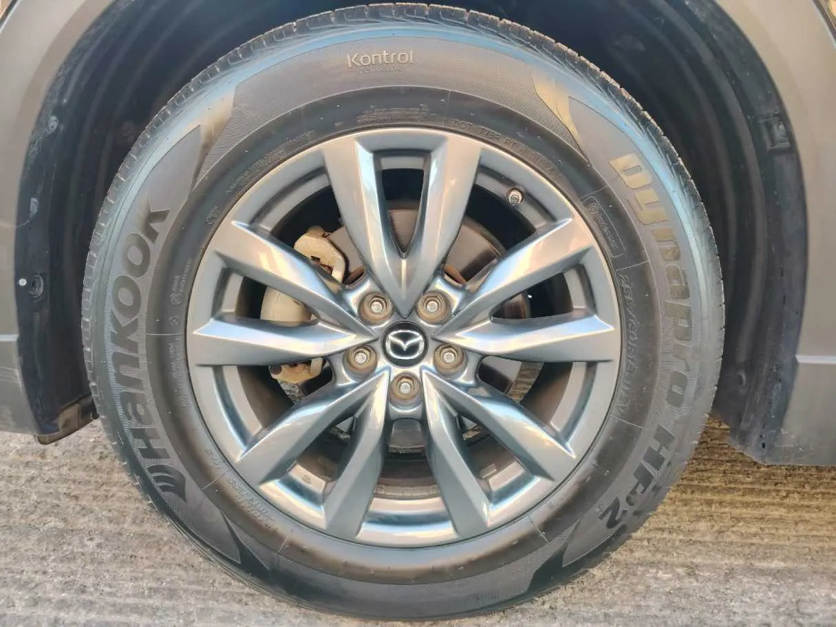 Car image 10