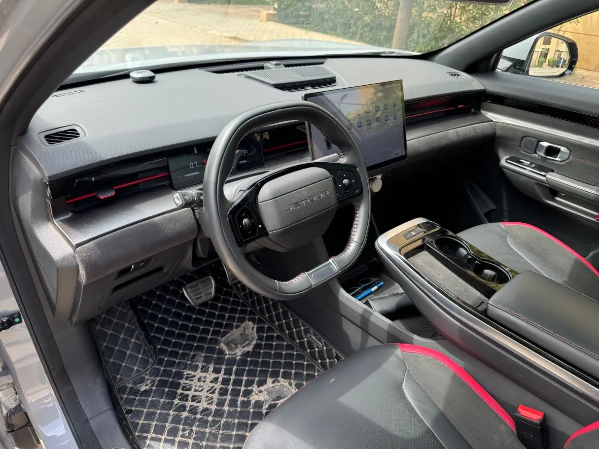 Car image 12