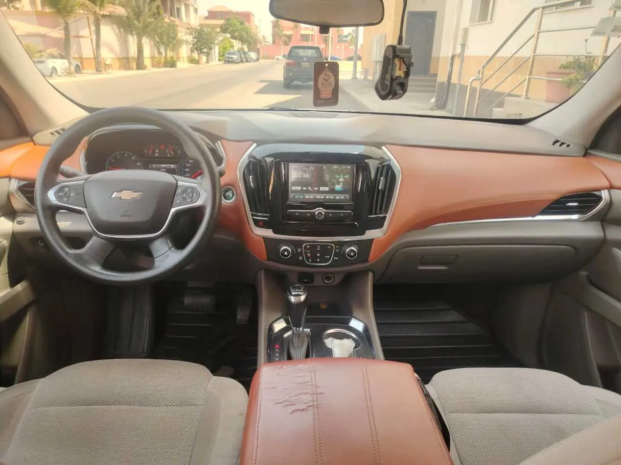 Car image 24