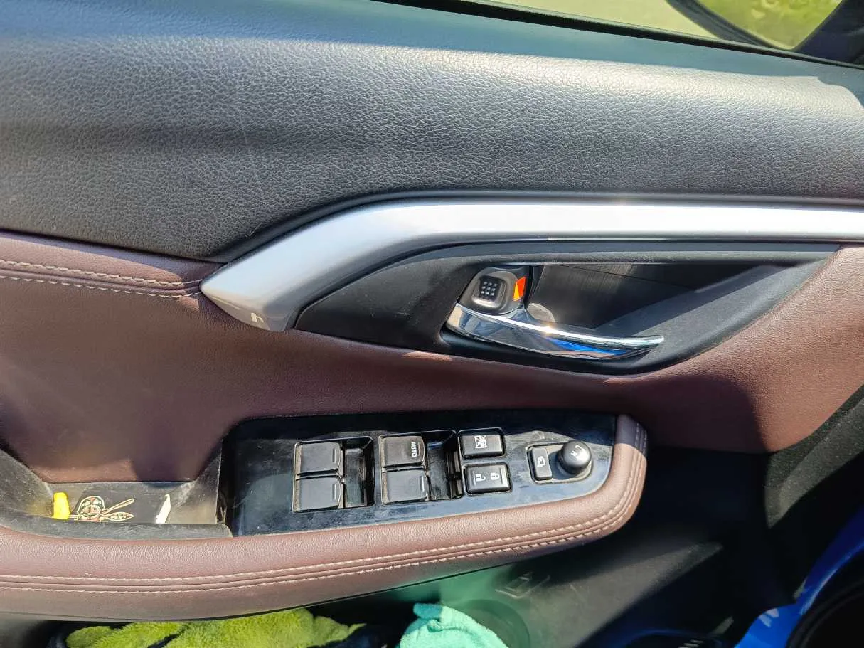 Car image 28