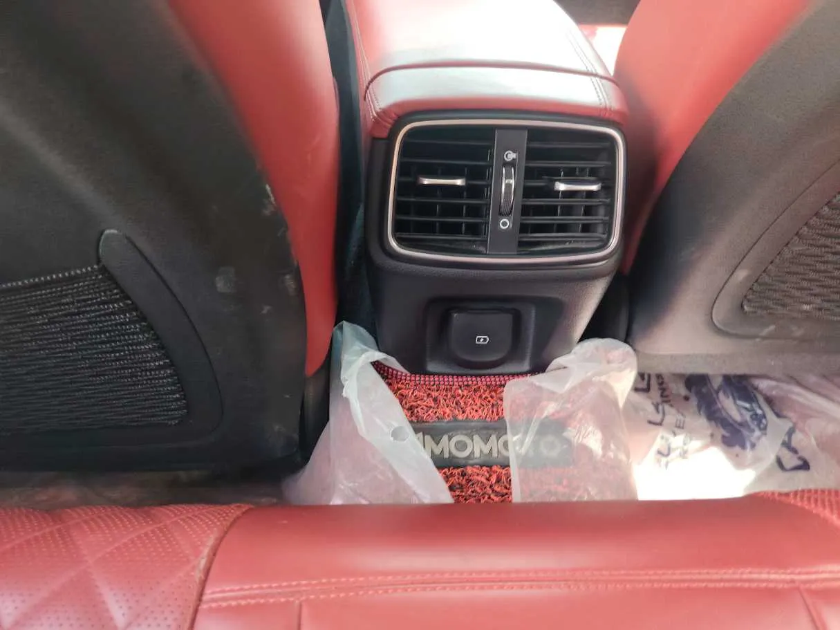Car image 34