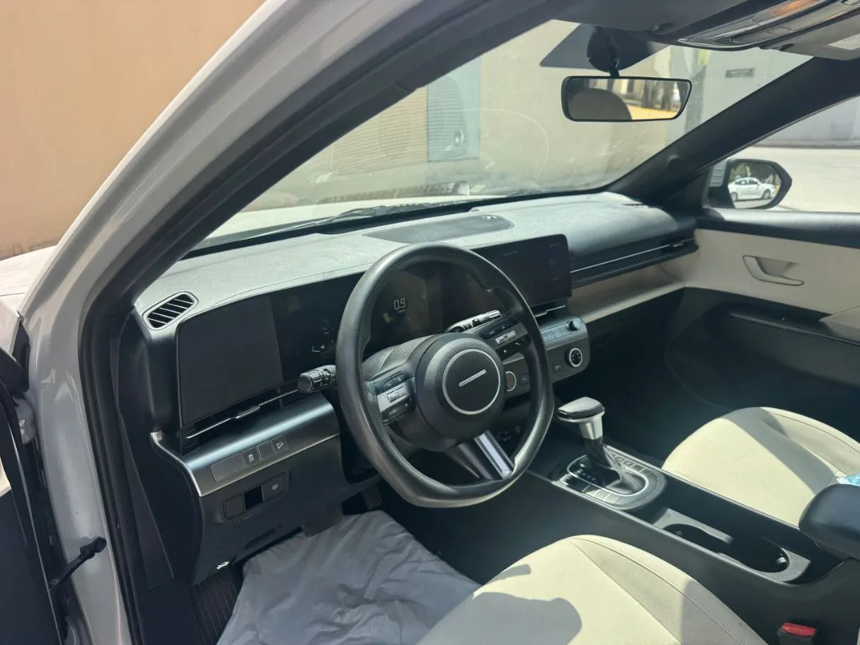 Car image 11