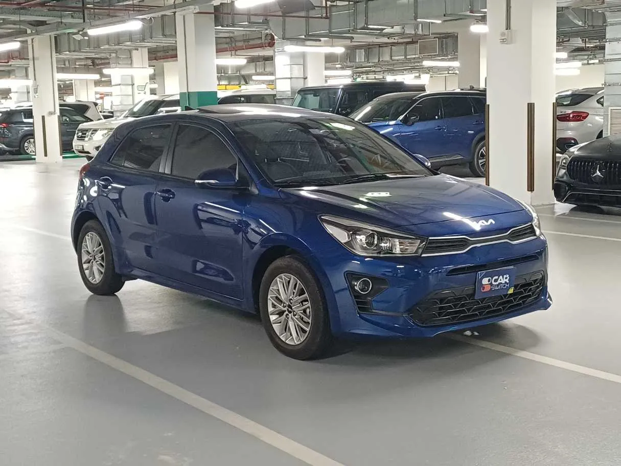 Car image 3