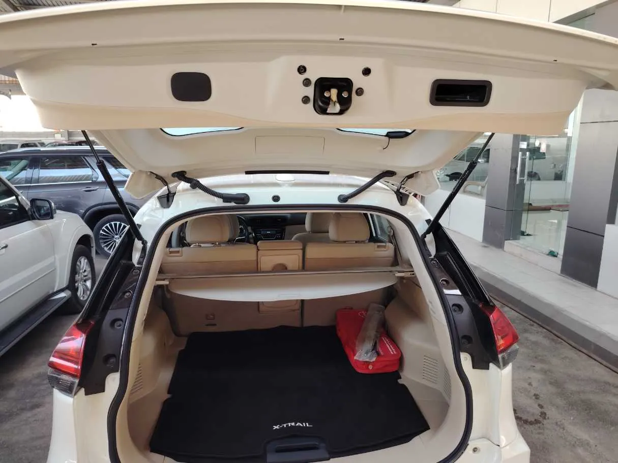 Car image 26