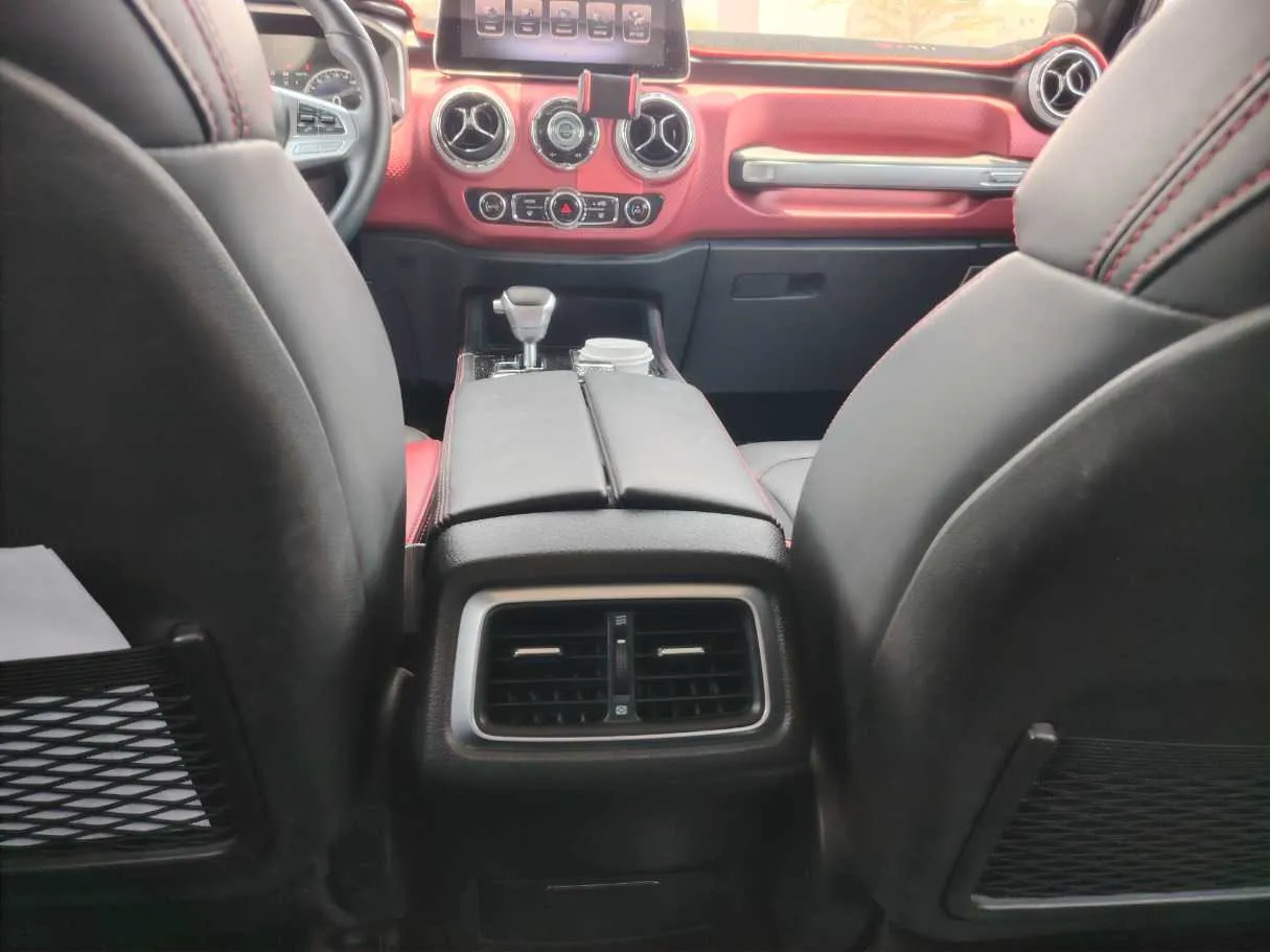 Car image 27
