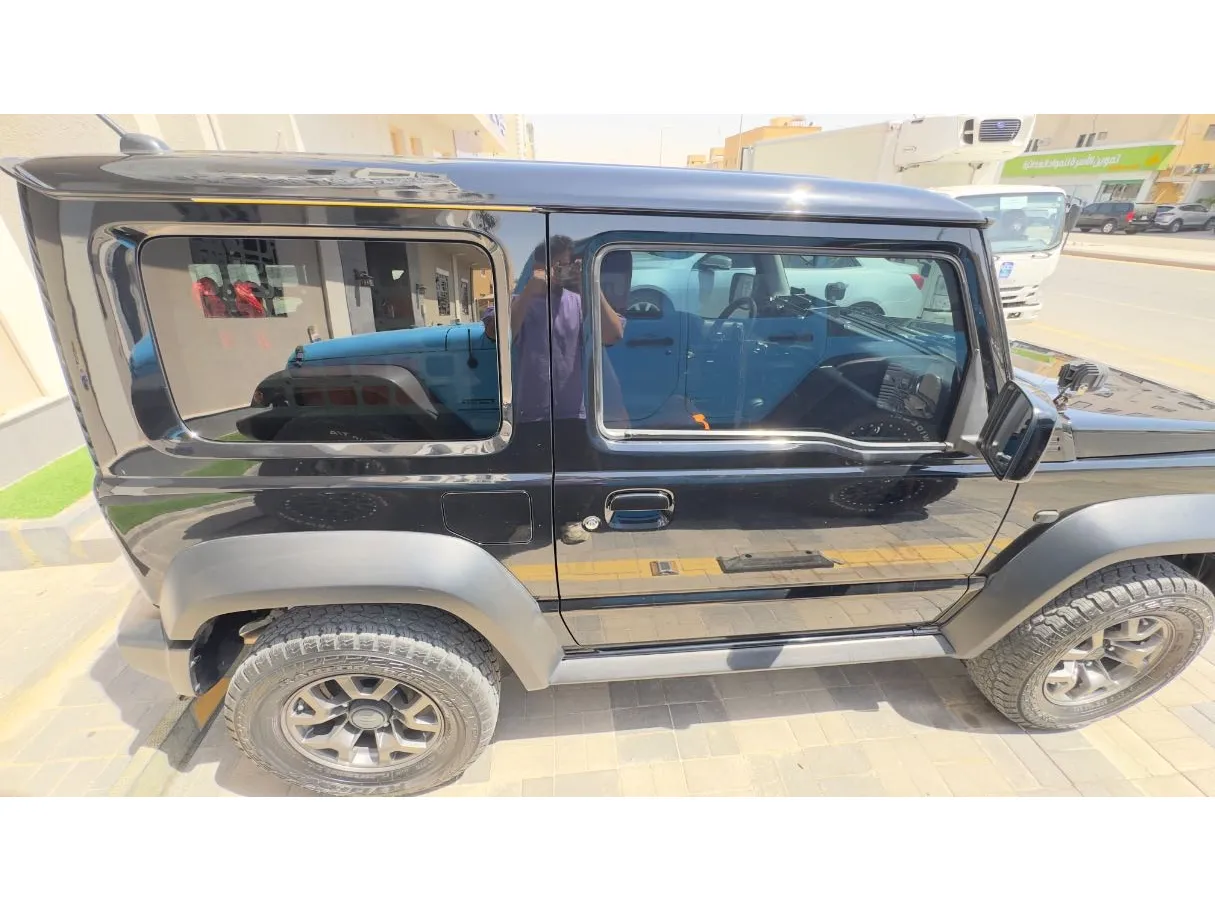 Car image 4