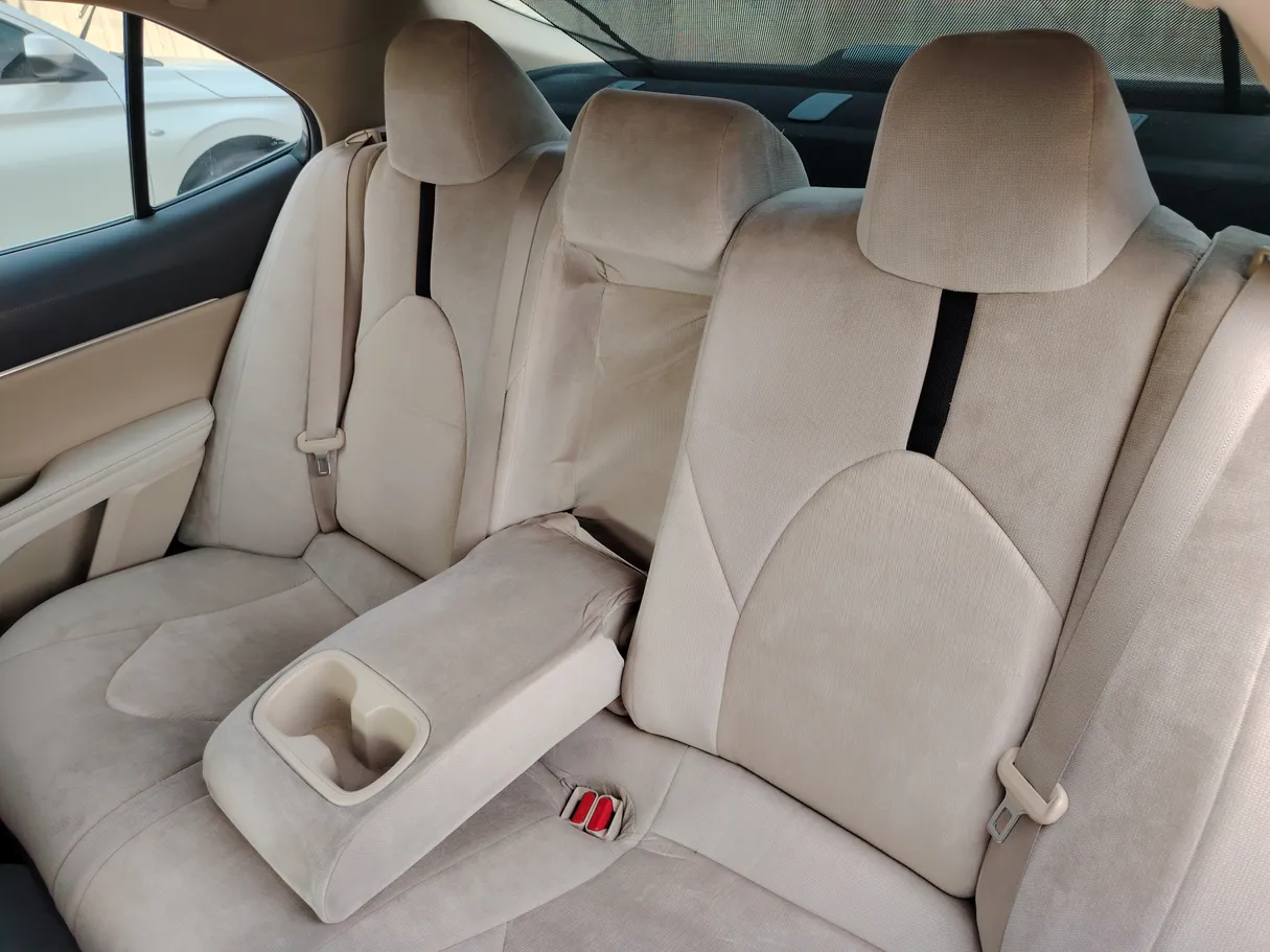 Car image 16