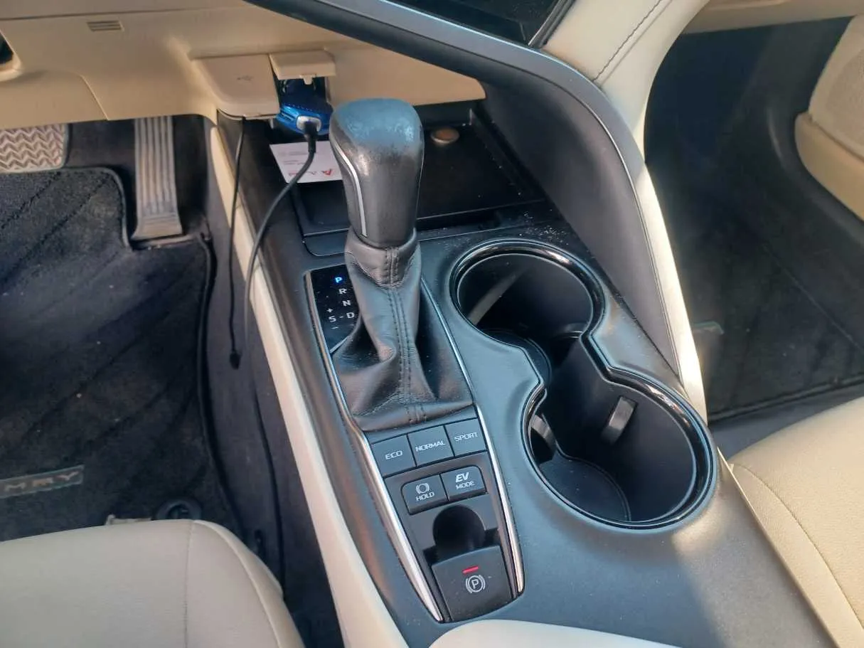 Car image 17