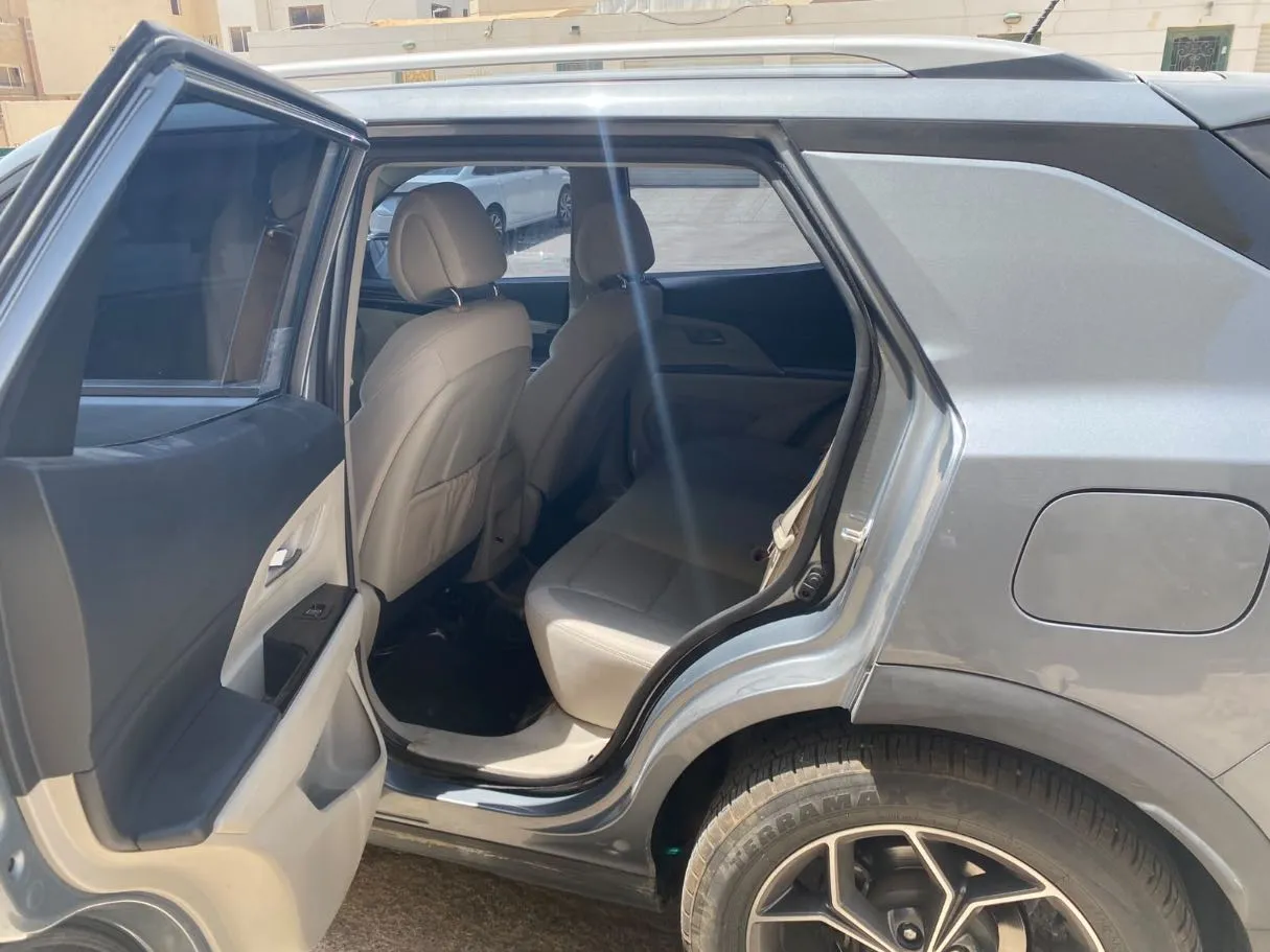 Car image 14
