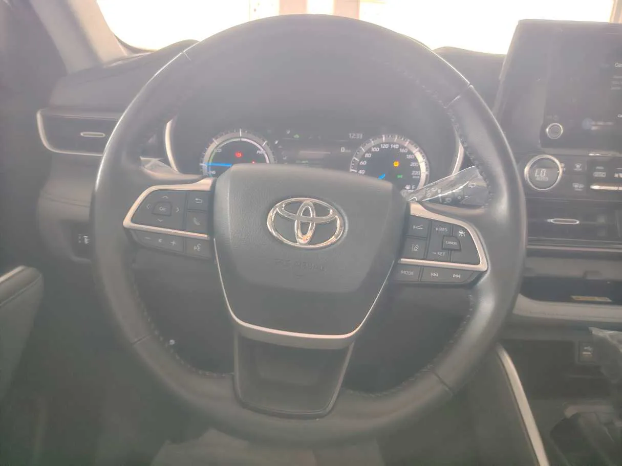 Car image 26