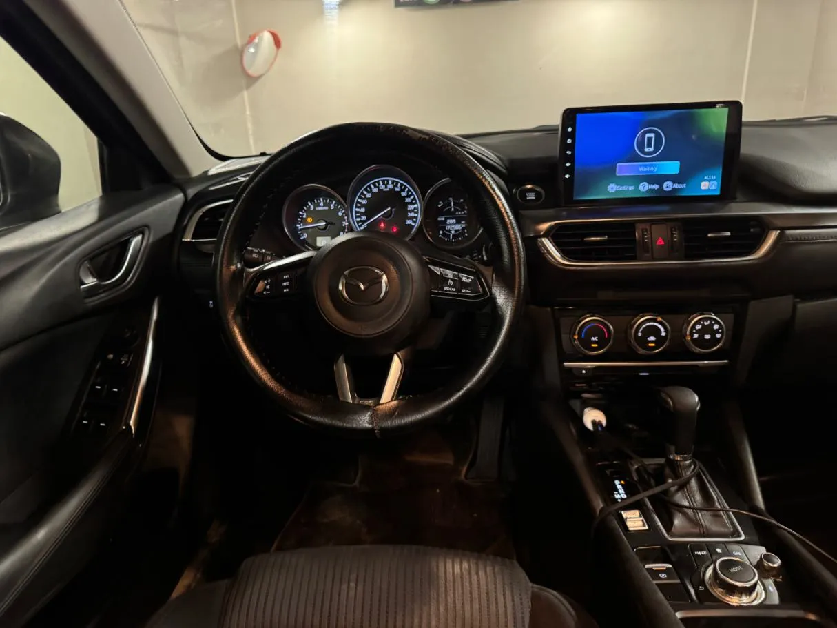 Car image 17