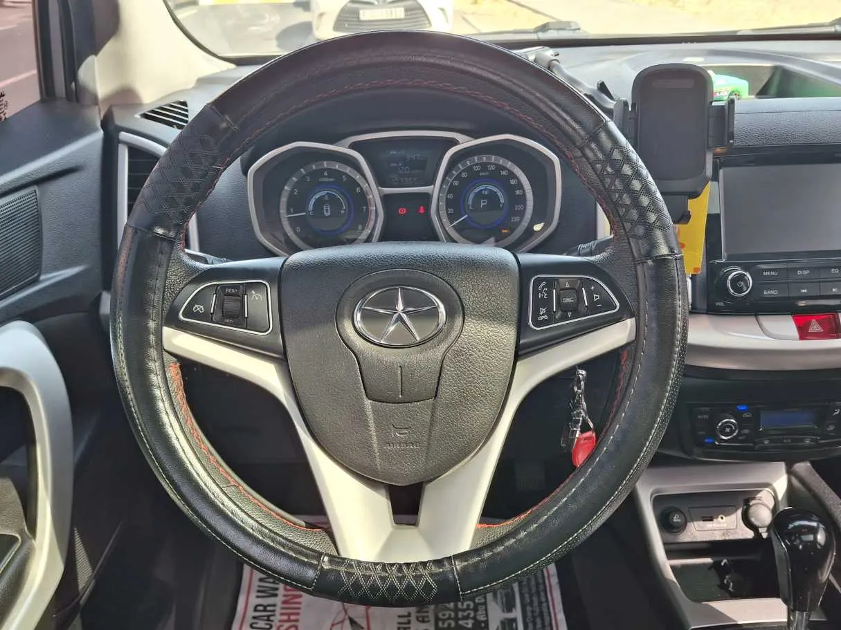 Car image 16