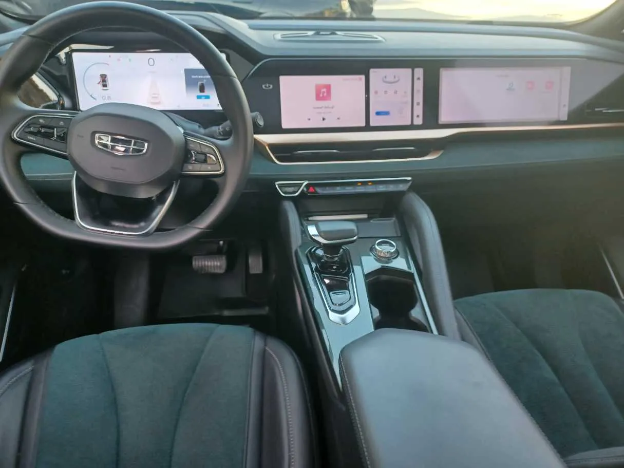 Car image 16