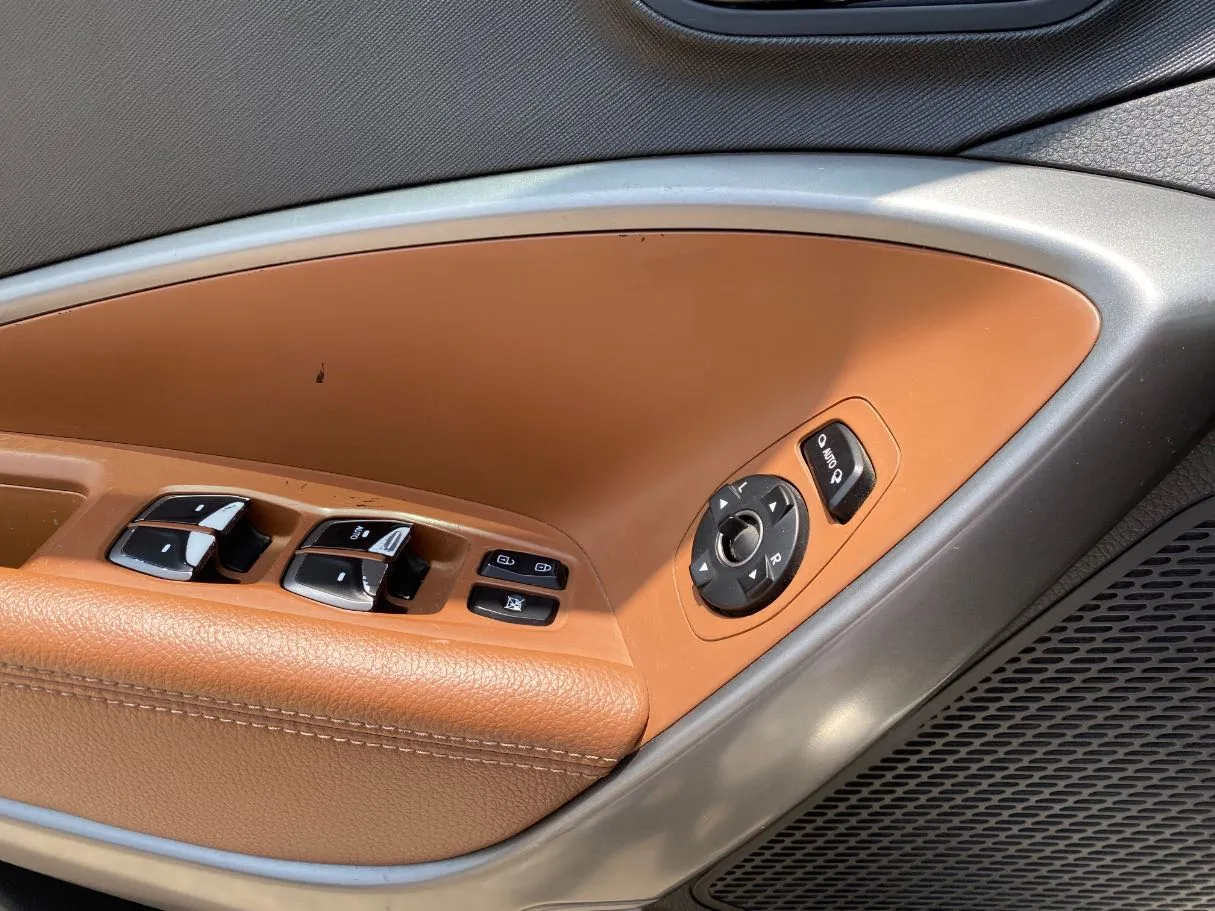 Car image 23
