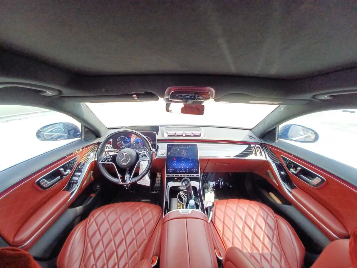 Car image 13