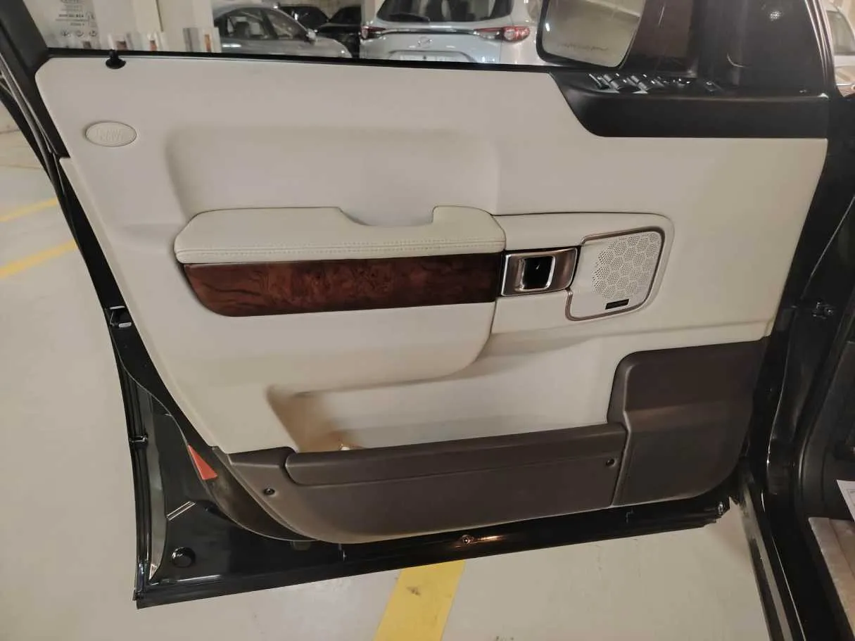 Car image 32
