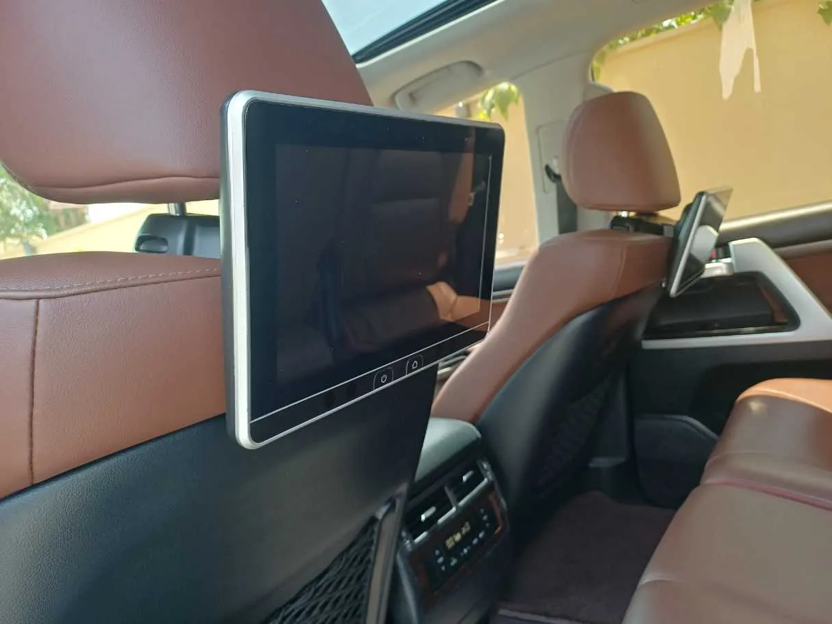 Car image 18
