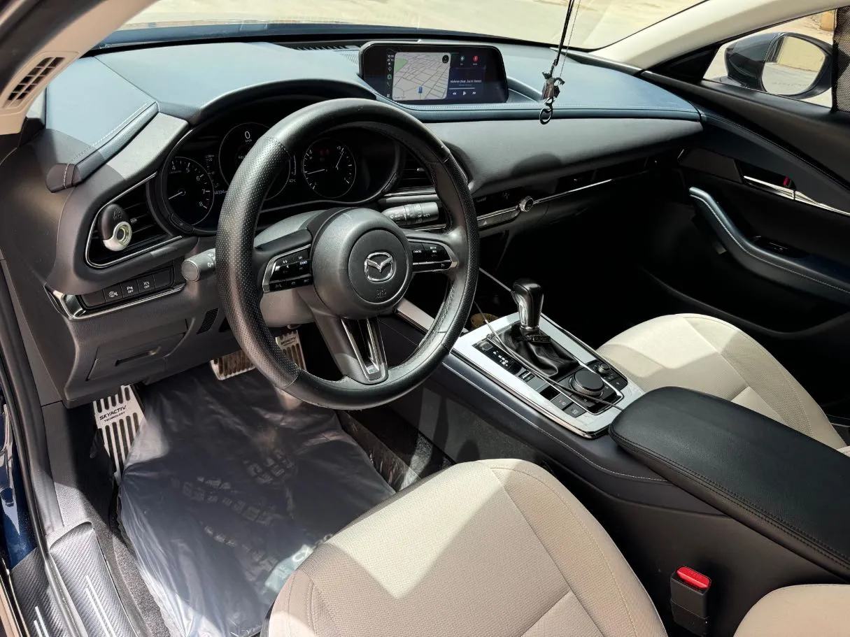 Car image 11