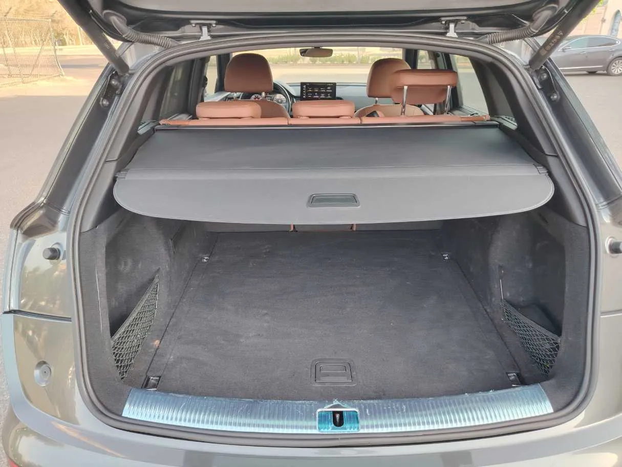 Car image 24