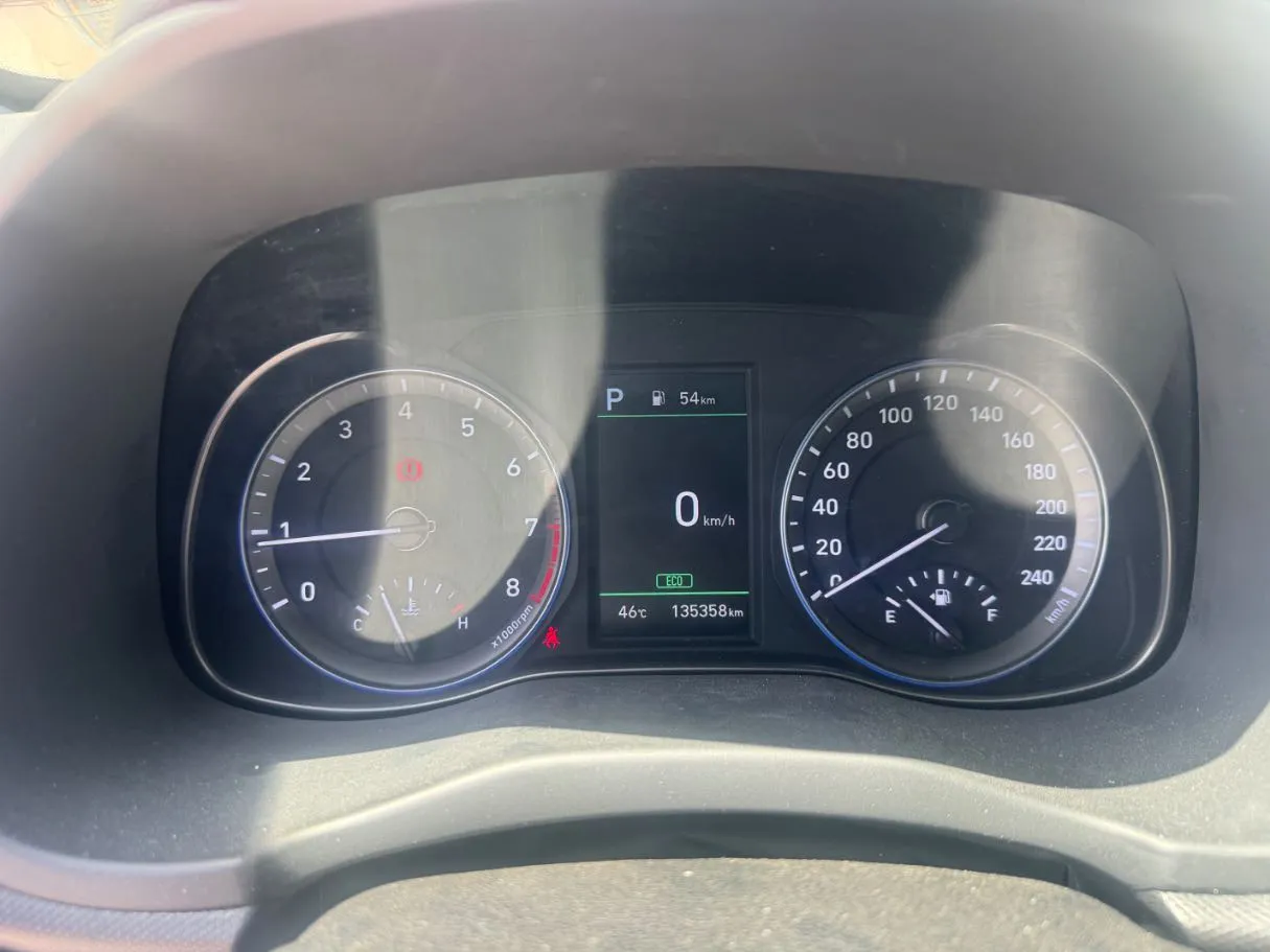 Car image 18