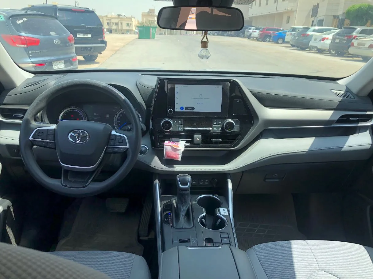 Car image 16