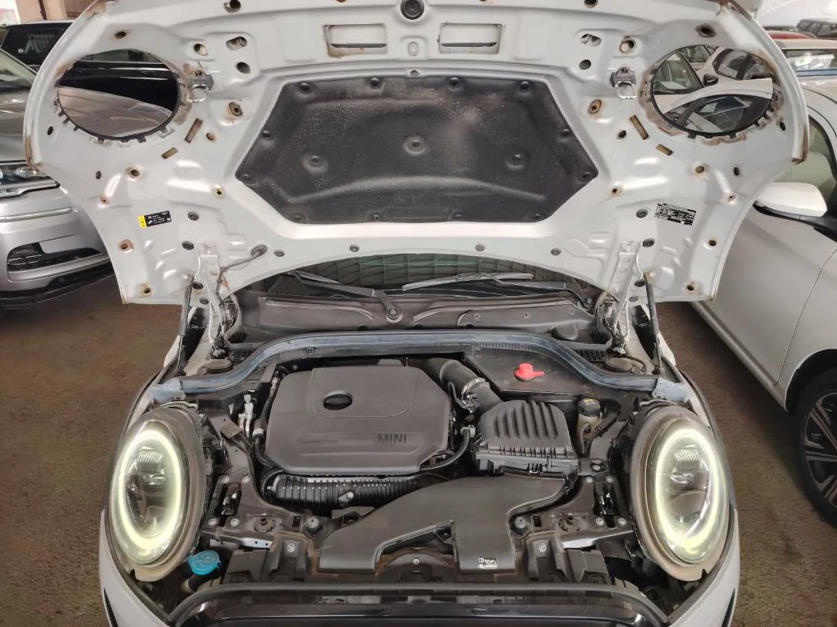 Car image 30
