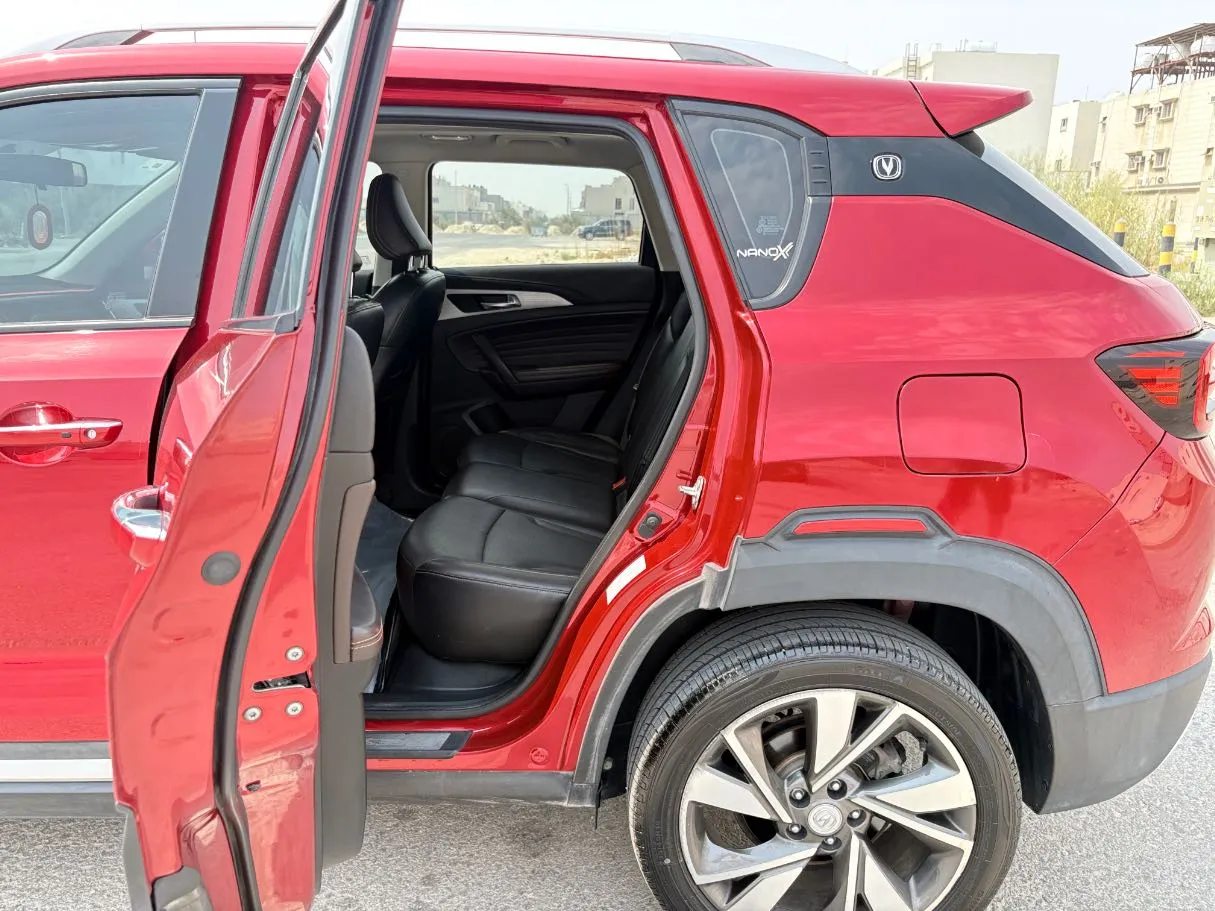 Car image 15