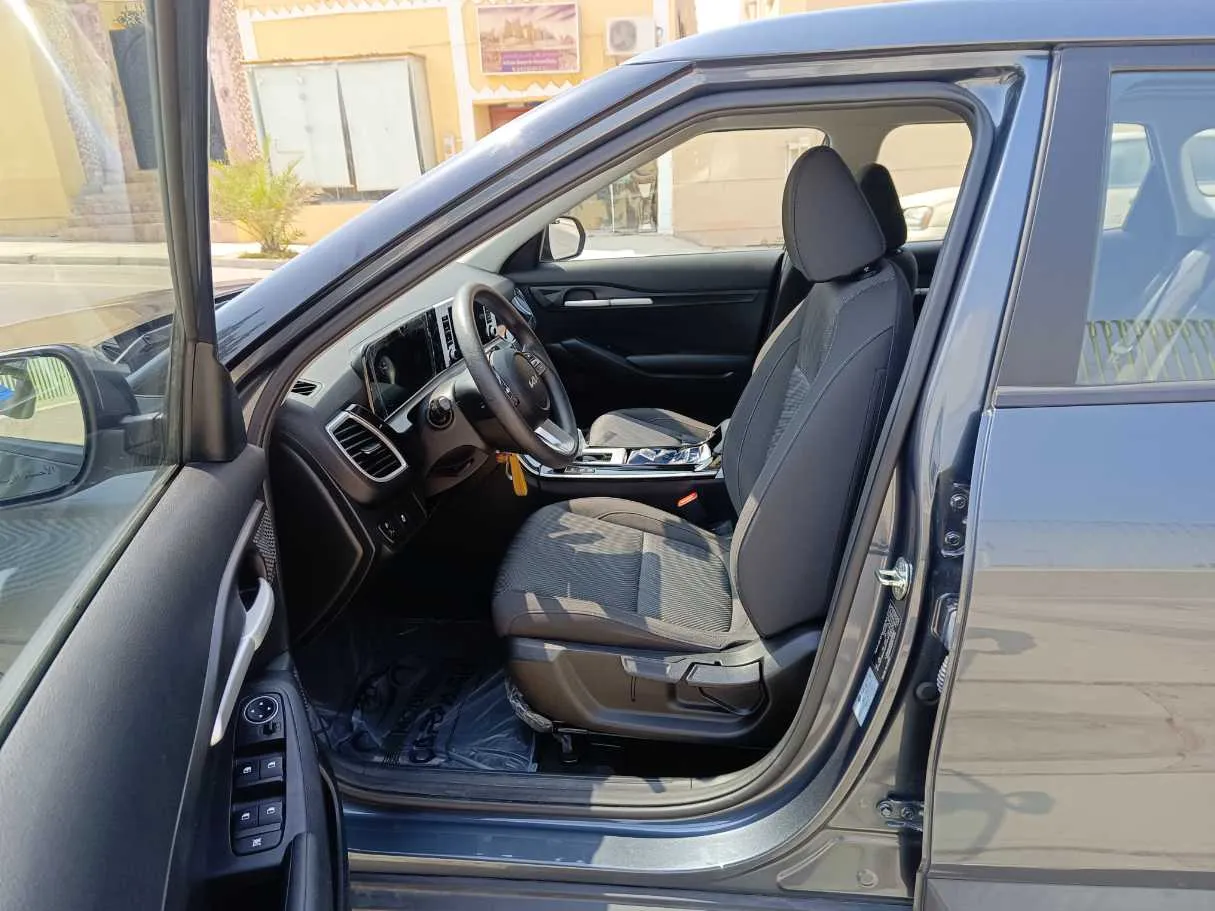 Car image 13