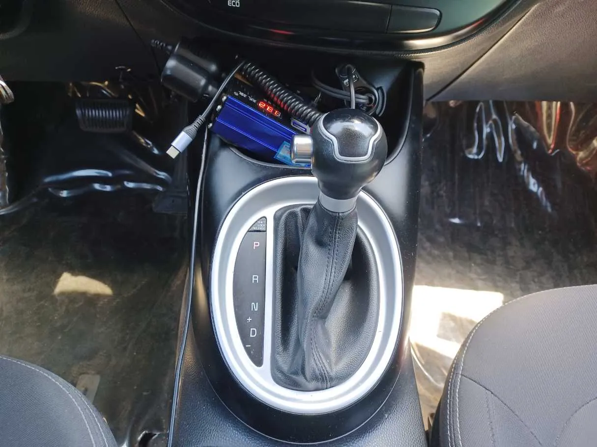 Car image 14