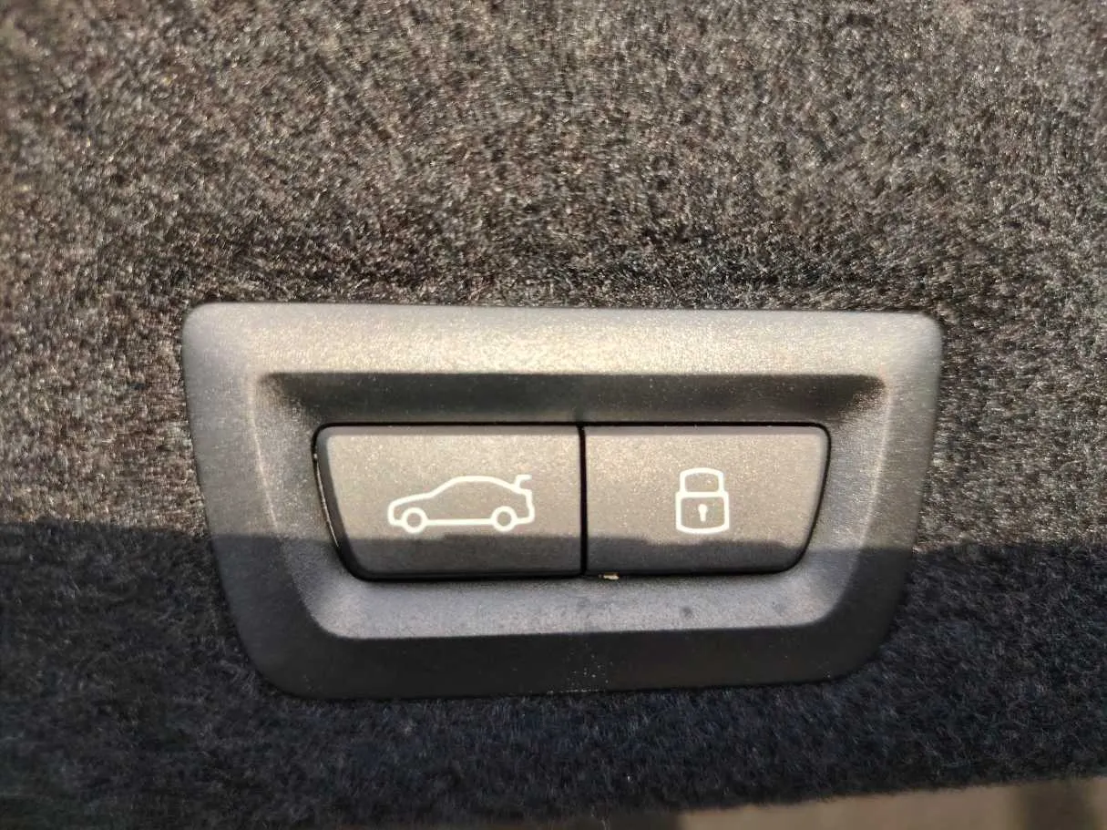 Car image 39