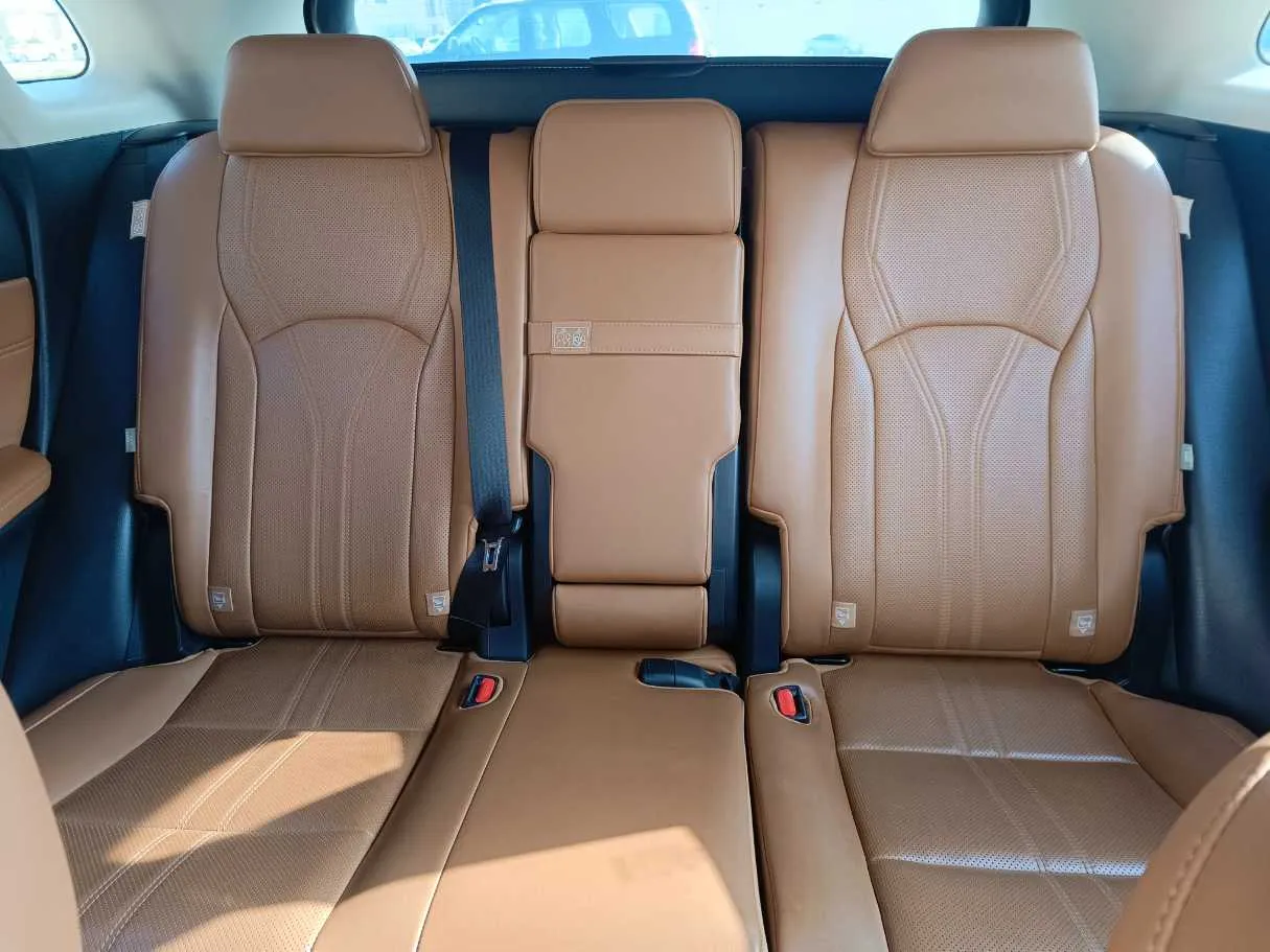 Car image 18