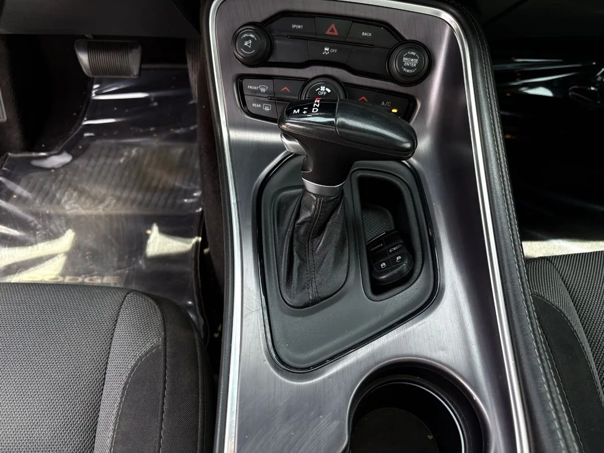 Car image 16