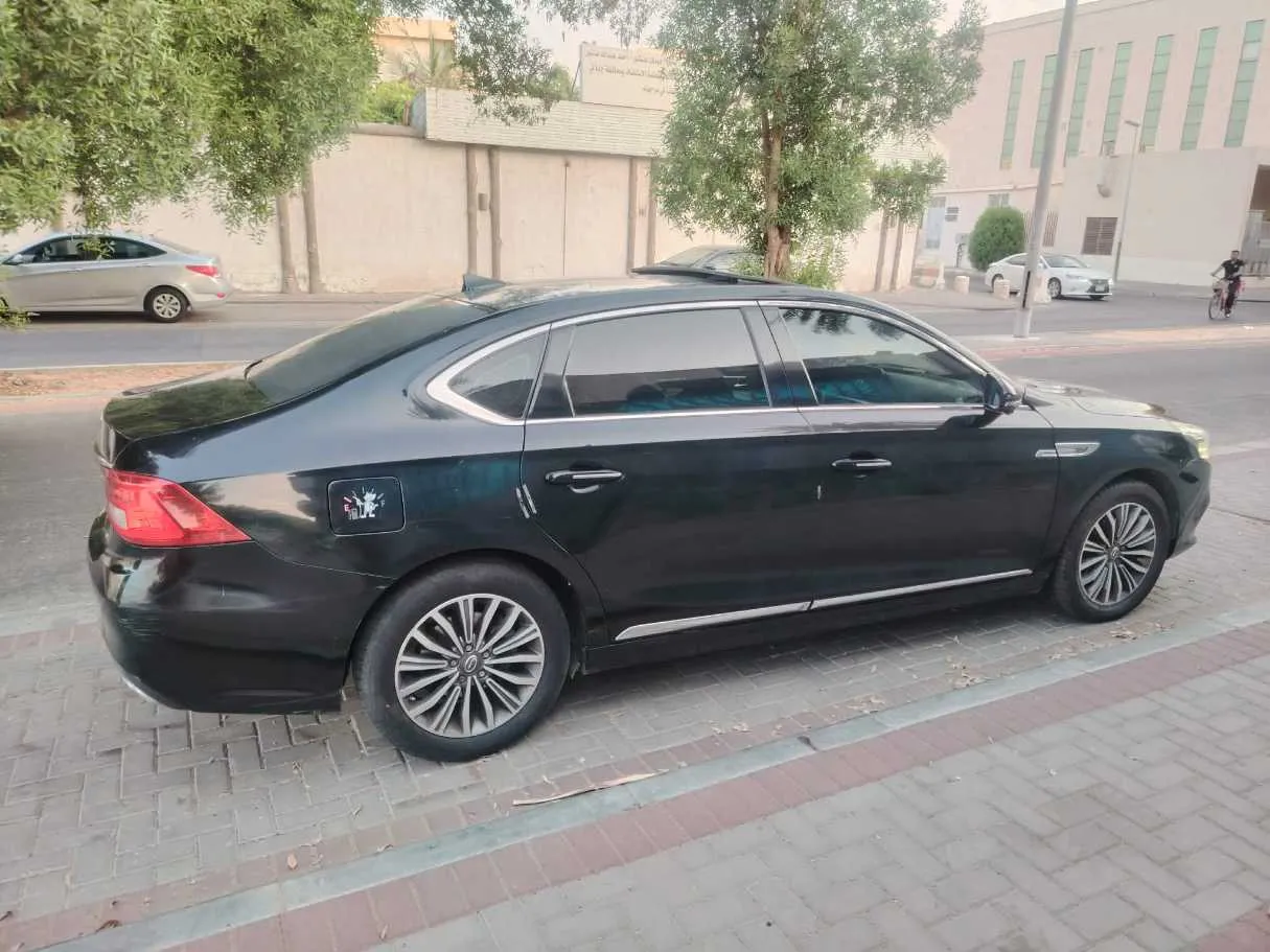 Car image 4