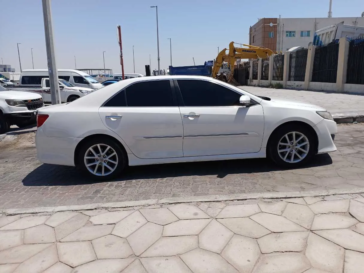 Car image 8